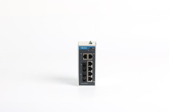 Rj45 met en communication le commutateur d'Ethernet de rail de vacarme
